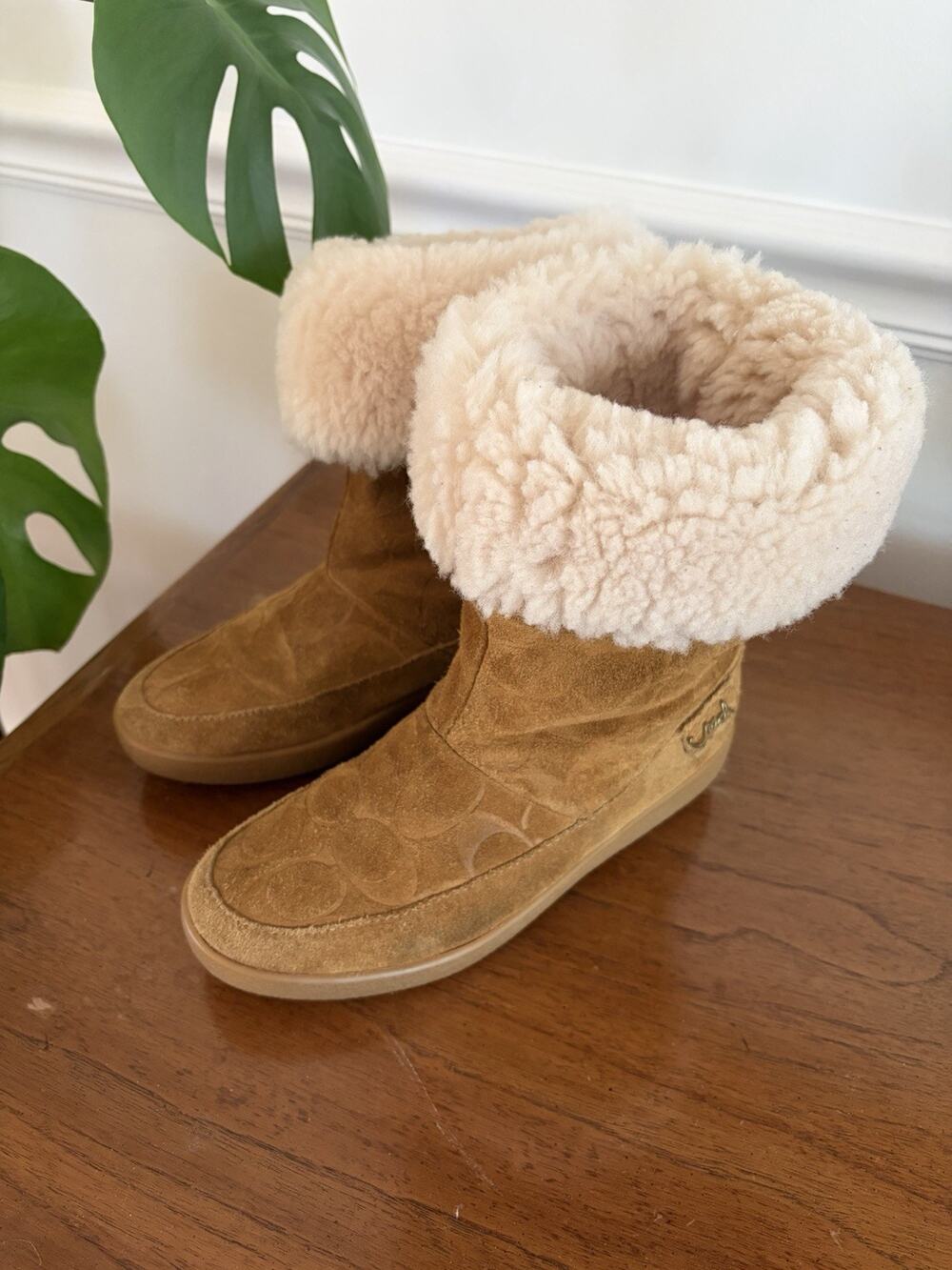 VTG Coach Boots Tan Shearling Logo Fold Over Winter Snow Womens Size 5B Rare